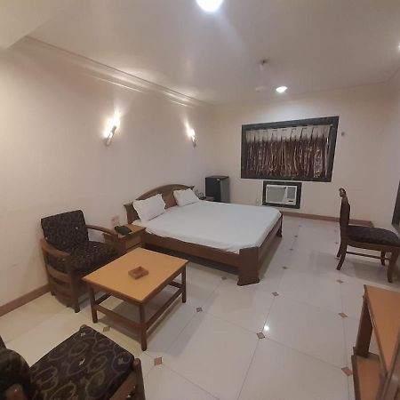Hotel Mayur By Wb Inn Ulhasnagar Bagian luar foto