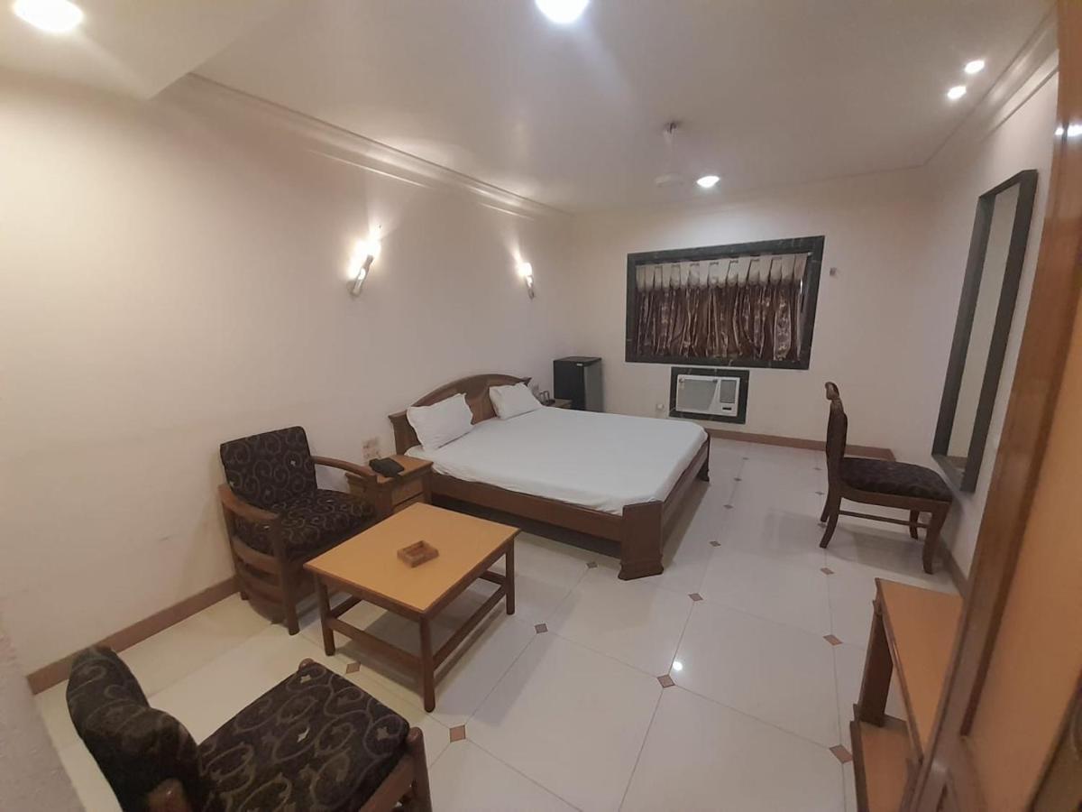 Hotel Mayur By Wb Inn Ulhasnagar Bagian luar foto
