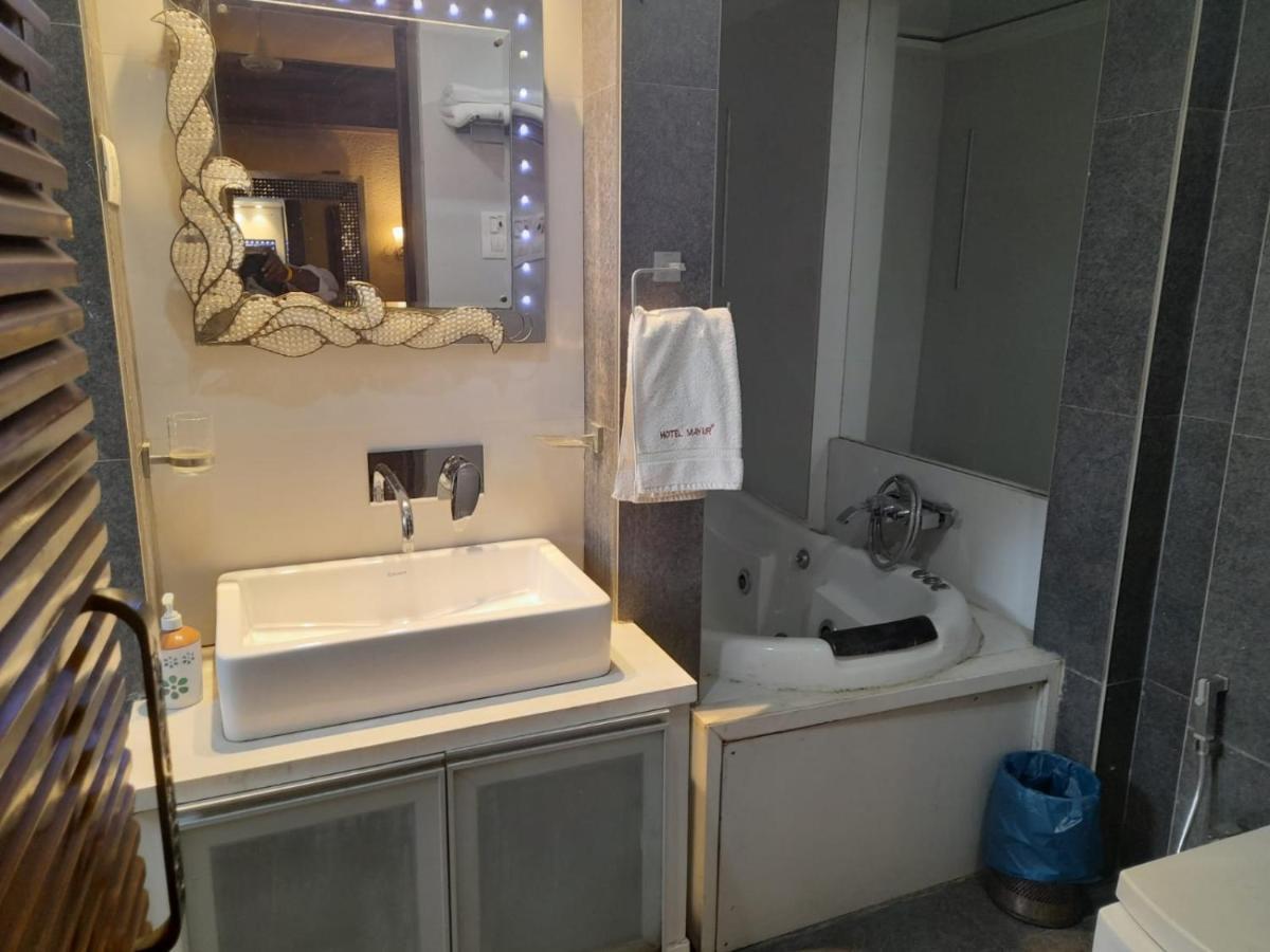 Hotel Mayur By Wb Inn Ulhasnagar Bagian luar foto