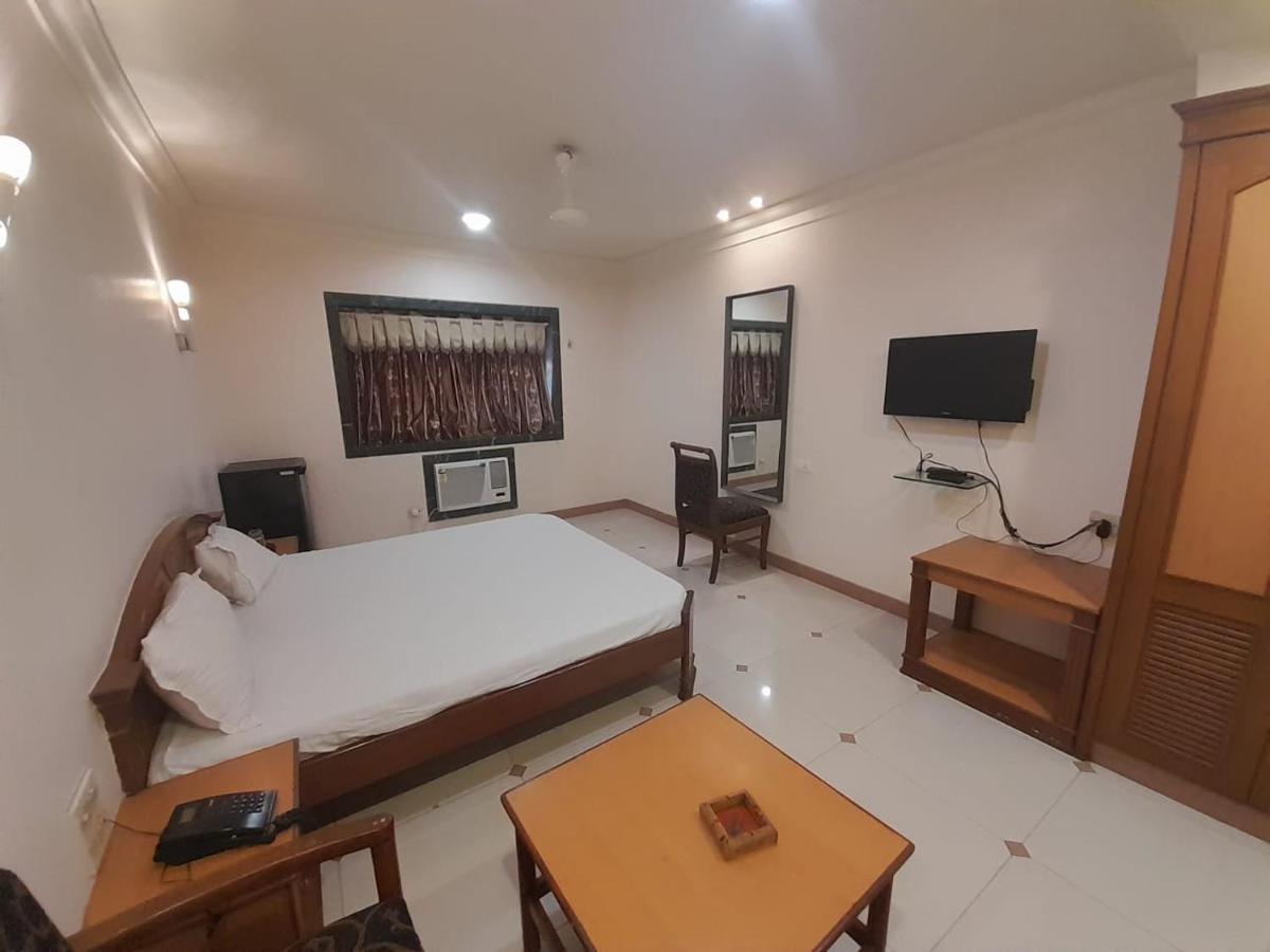 Hotel Mayur By Wb Inn Ulhasnagar Bagian luar foto