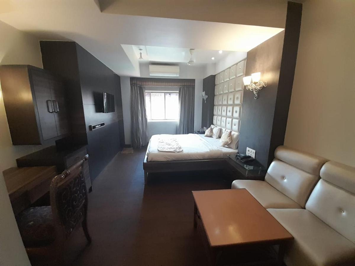 Hotel Mayur By Wb Inn Ulhasnagar Bagian luar foto