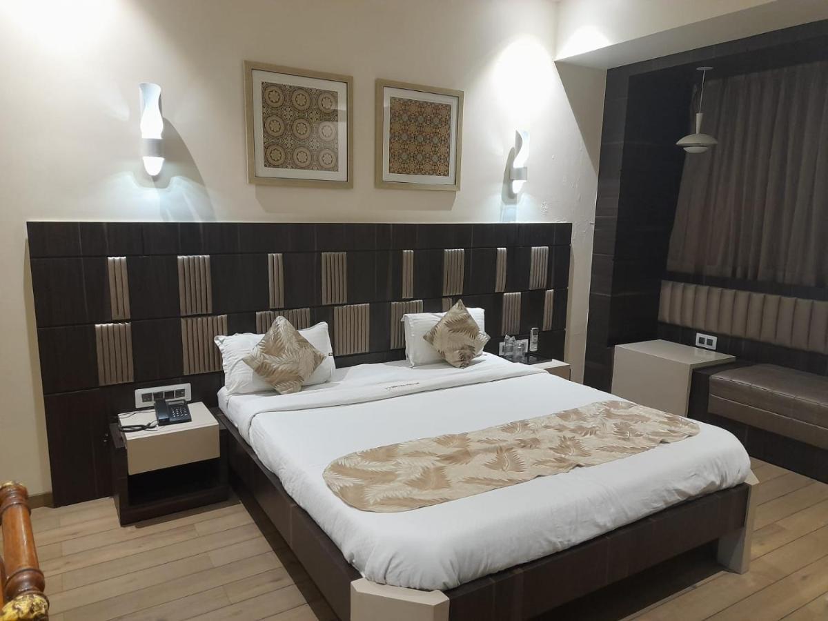Hotel Mayur By Wb Inn Ulhasnagar Bagian luar foto