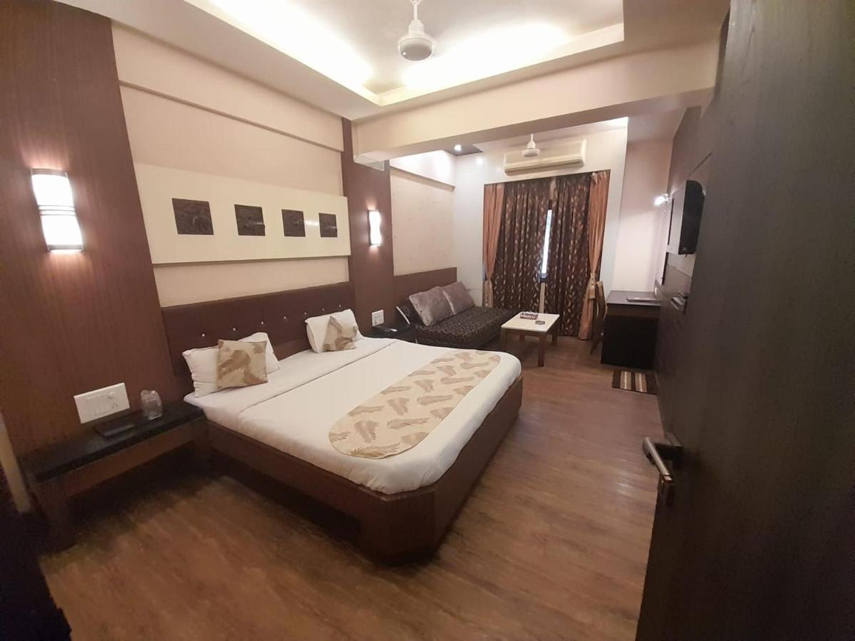 Hotel Mayur By Wb Inn Ulhasnagar Bagian luar foto