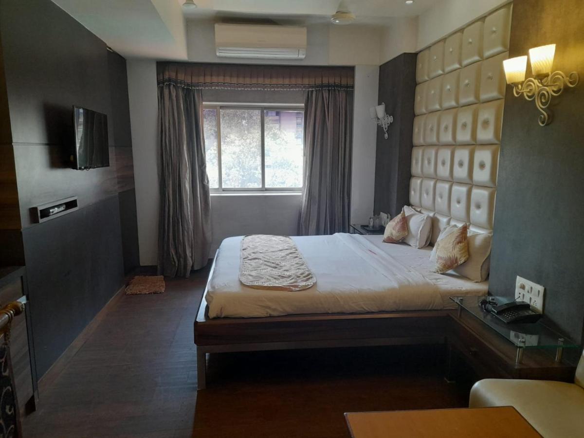 Hotel Mayur By Wb Inn Ulhasnagar Bagian luar foto