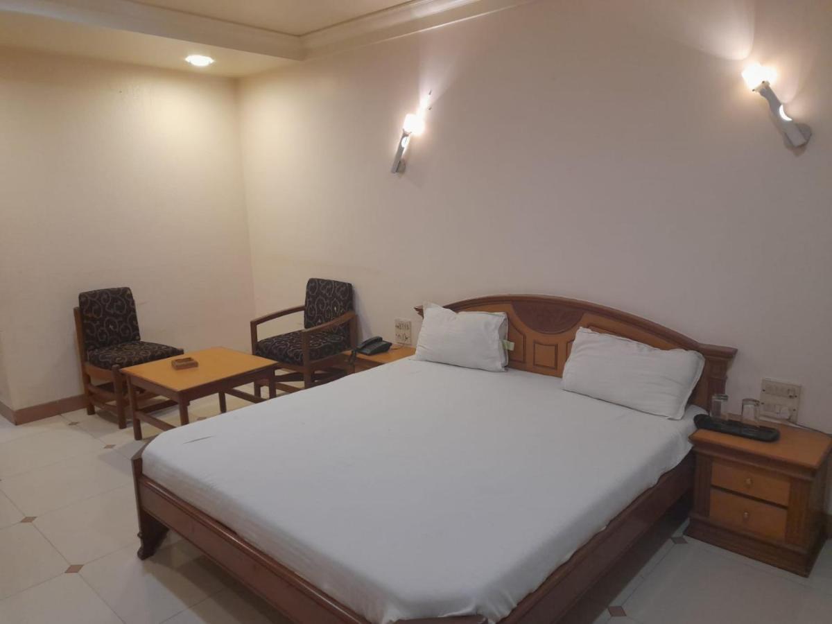 Hotel Mayur By Wb Inn Ulhasnagar Bagian luar foto